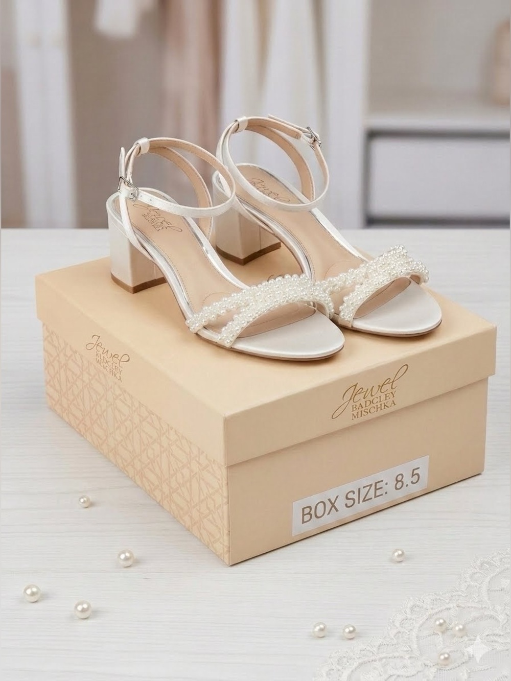 NIB Jewel Badgley Mischka
Ninnette Pearl Block Heel
Sandals white/Ivory 8.5